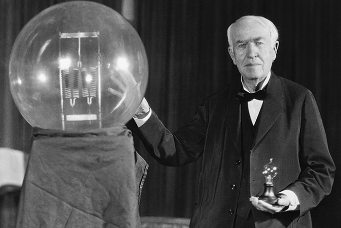 Томас Эдисон и электрическая лампочка.